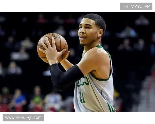 篮球罚球命中率分析：明星球员表现抢眼，数据背后揭示秘诀