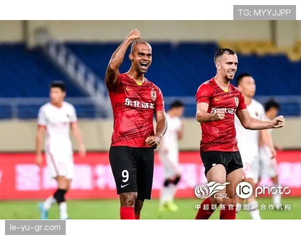 中超赛季回顾：争冠悬念激烈，保级大战扣人心弦