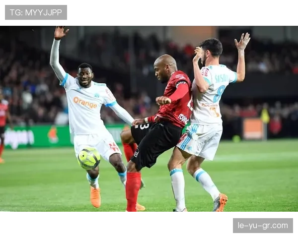 兰斯防守稳固表现抢眼，法甲稳健发挥引关注