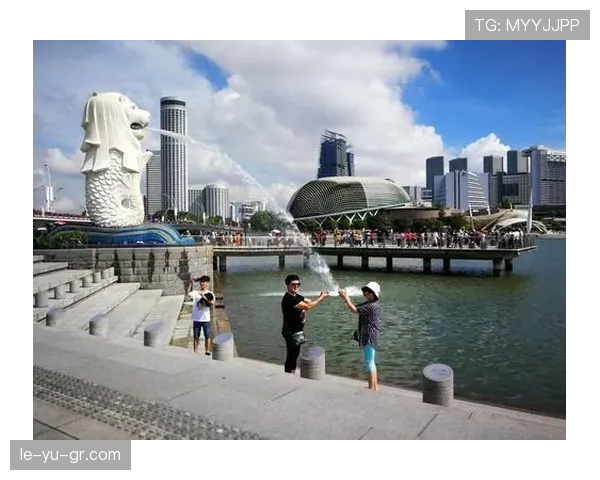 张雨霏穿得像邻家妹妹，手上那块表瞬间把我打回现实